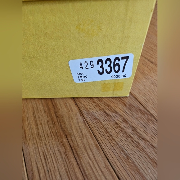 Fendi Sneaker - Picture 9 of 11